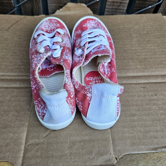 Roxy Red White Floral Casual Lace Sneakers Shoes Size 3 - Picture 14 of 16